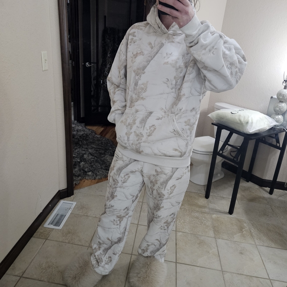 Comfort Collection Pastel Edit Lavender Hoodie - Women - Picture 8 of 8